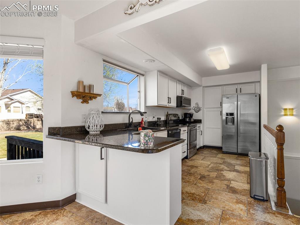 Image 9 of 31: Kitchen