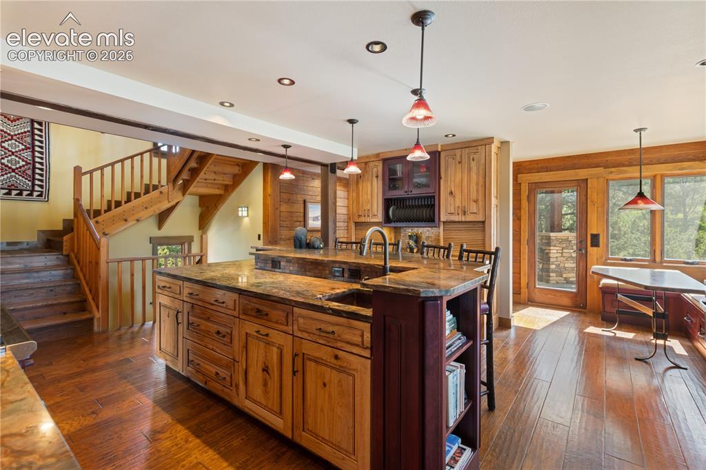 Image 11 of 50: Kitchen