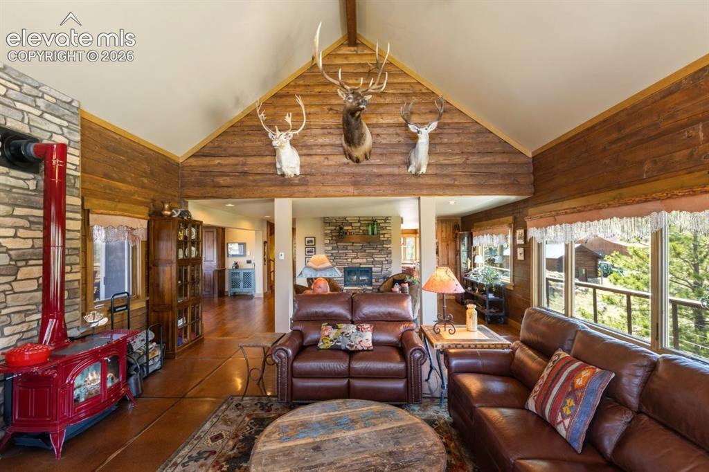 Image 16 of 50: Living Room