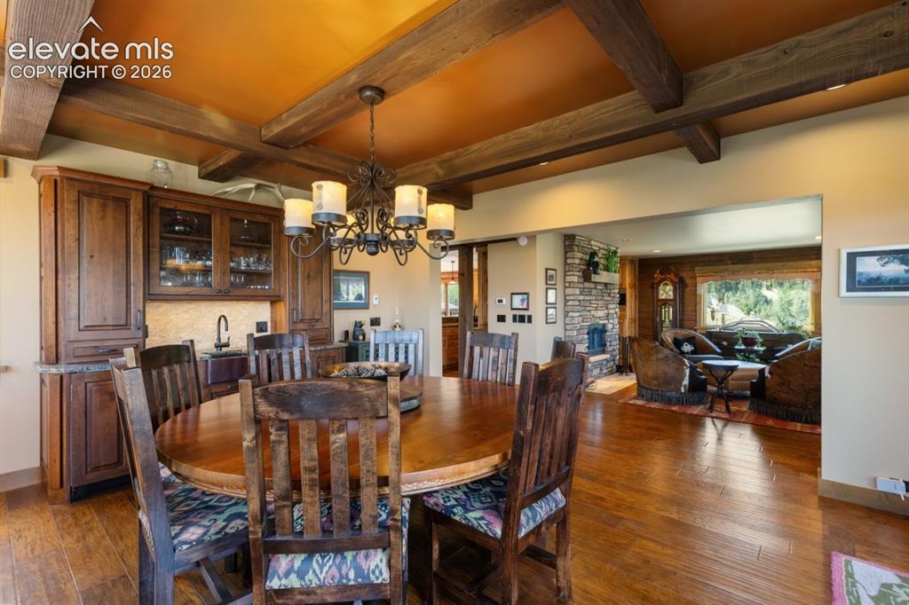Image 18 of 50: Living Room
