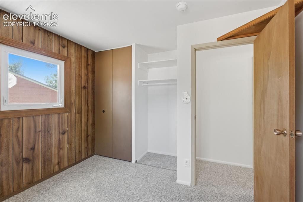 Image 17 of 30: Bedroom