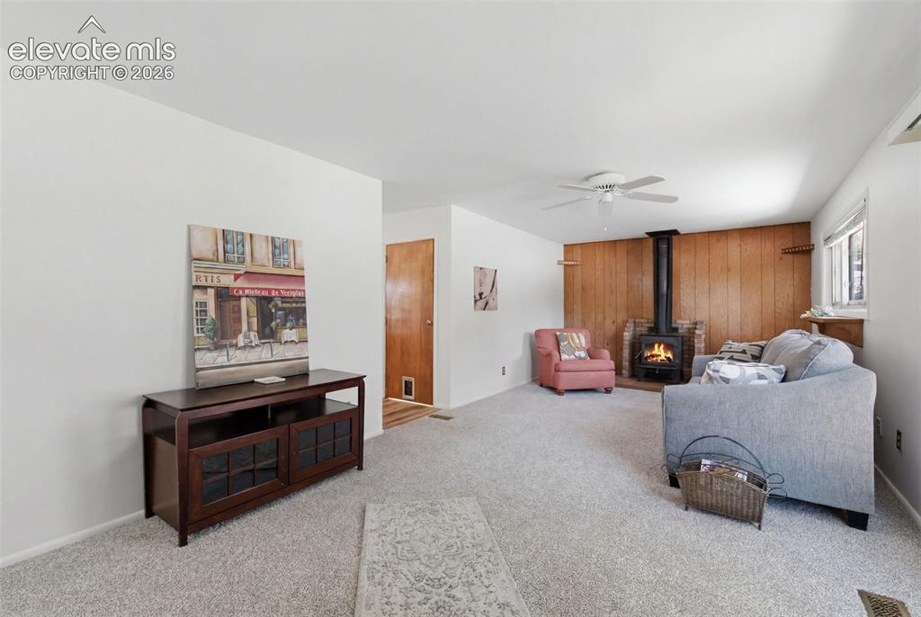 Image 4 of 30: Living Room