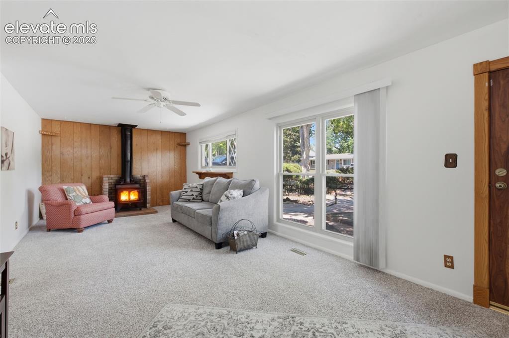Image 5 of 30: Living Room