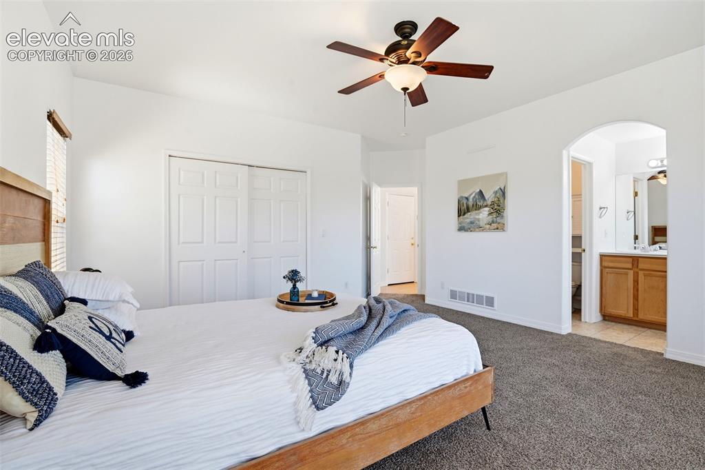 Image 18 of 41: Bedroom