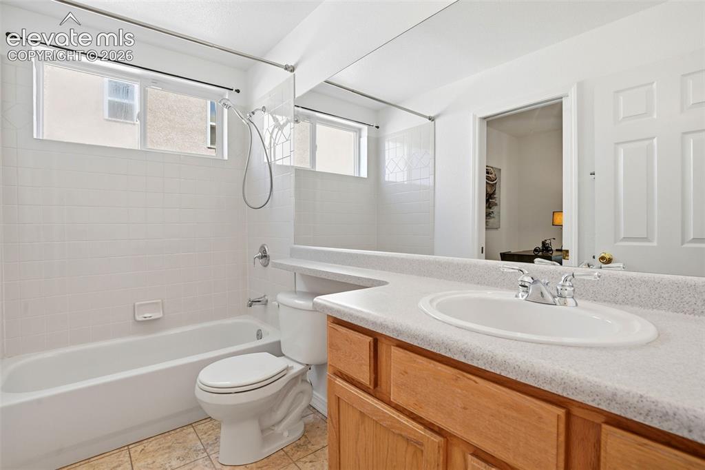 Image 24 of 41: Bathroom