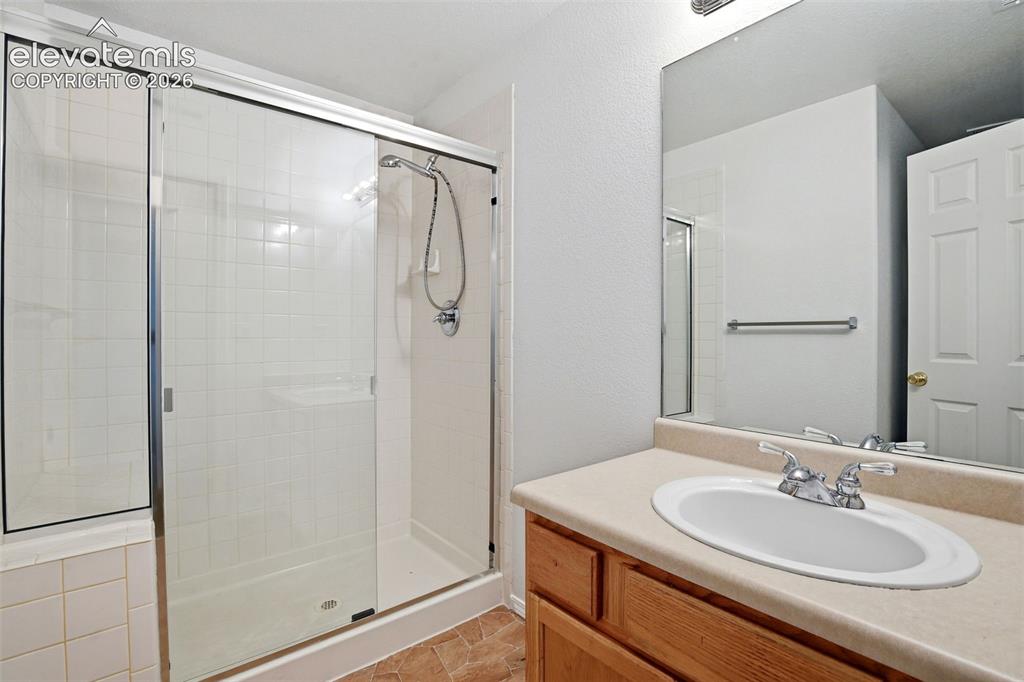 Image 30 of 41: Bathroom