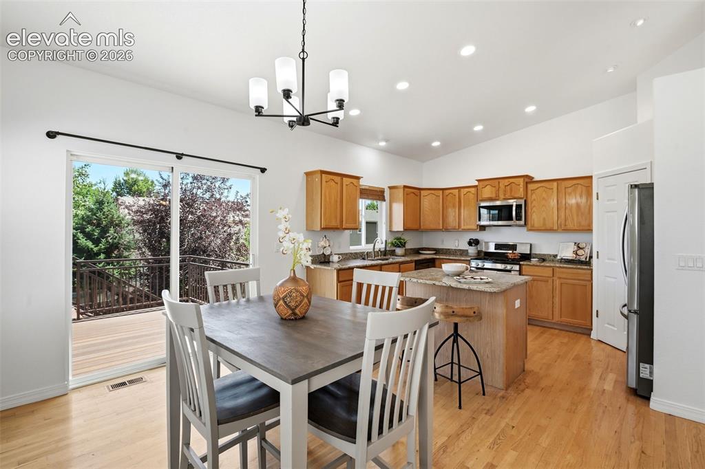 Image 6 of 41: Dining Area
