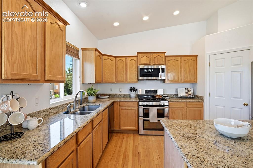 Image 7 of 41: Kitchen