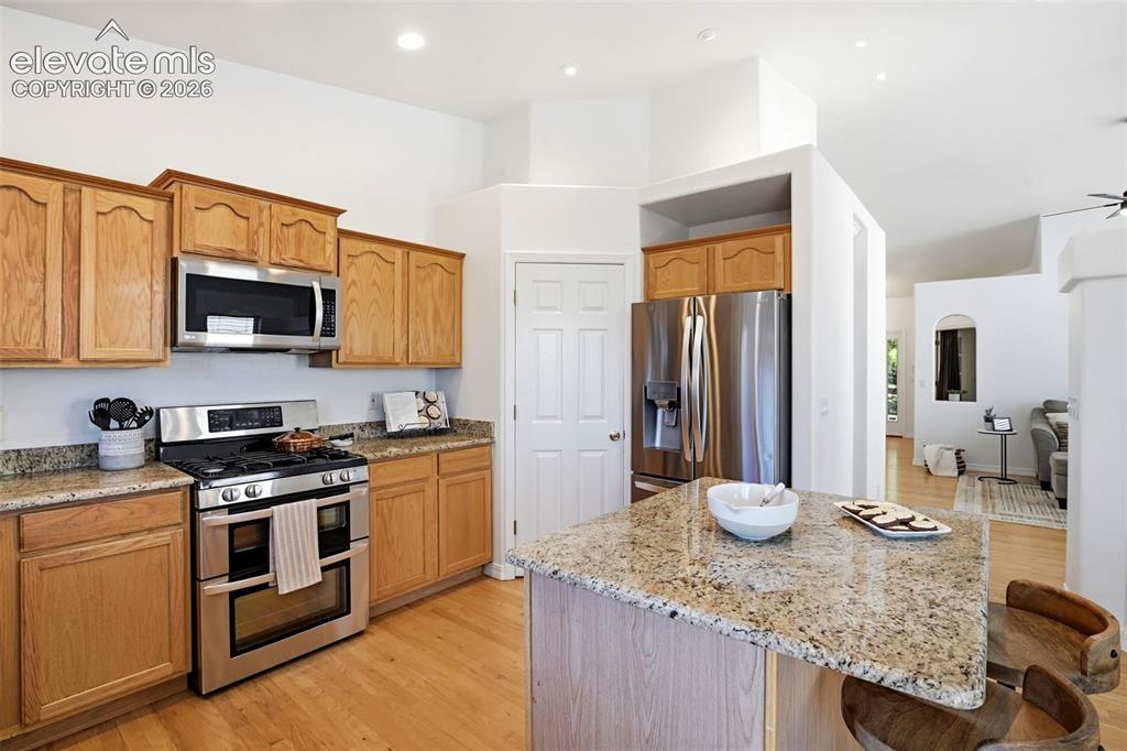 Image 8 of 41: Kitchen