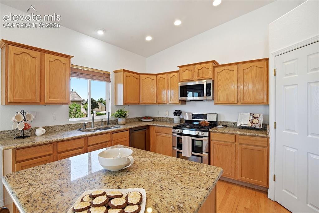 Image 9 of 41: Kitchen