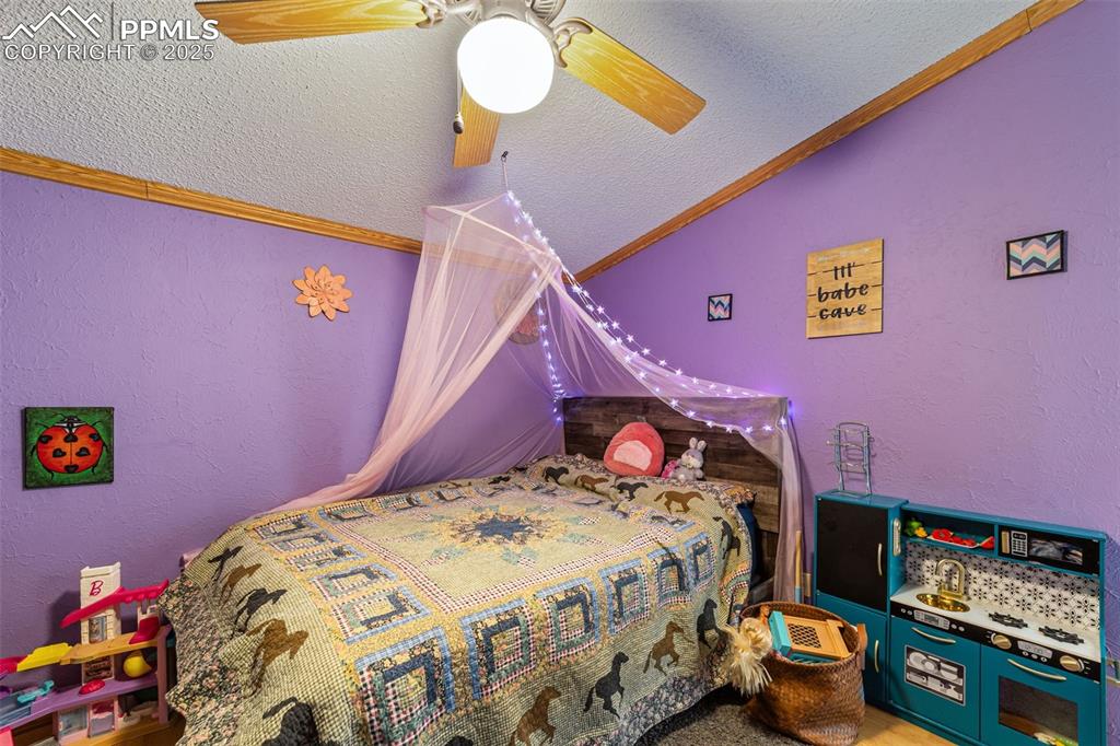 Image 15 of 39: 2nd Bedroom