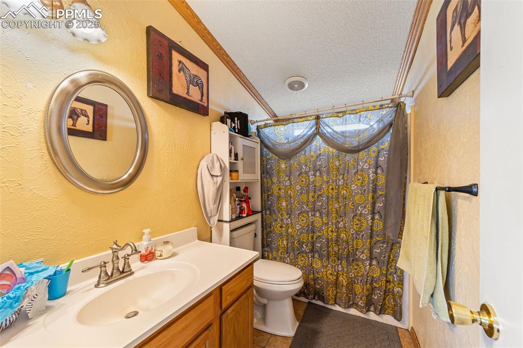Image 20 of 39: 2nd Bathroom