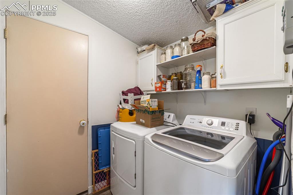 Image 21 of 39: Laundry Room