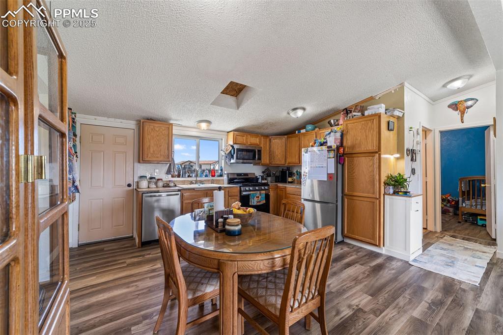Image 6 of 39: Dining Area