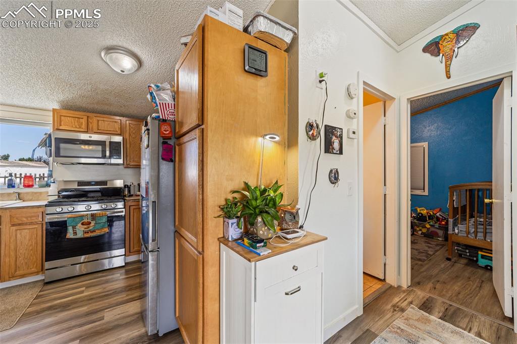 Image 8 of 39: Kitchen & Hallway