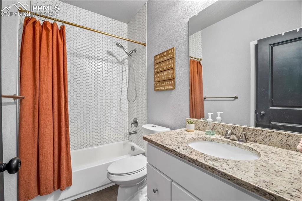 Image 11 of 28: Bathroom