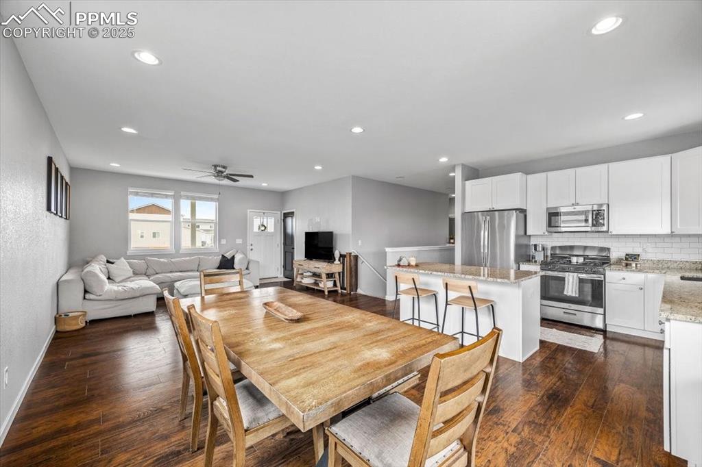 Image 5 of 28: Dining Area