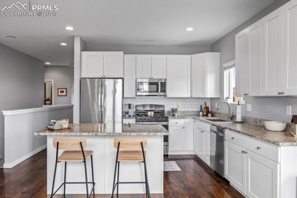 Image 7 of 28: Kitchen