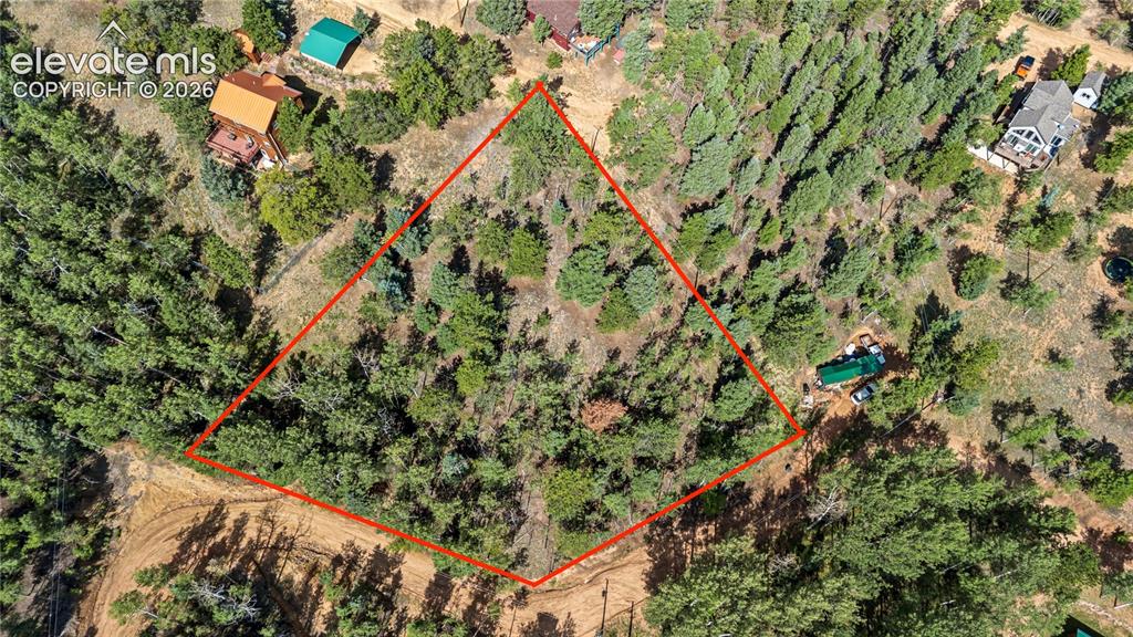 Image 2 of 11: Property lines are approximate and not a survey.