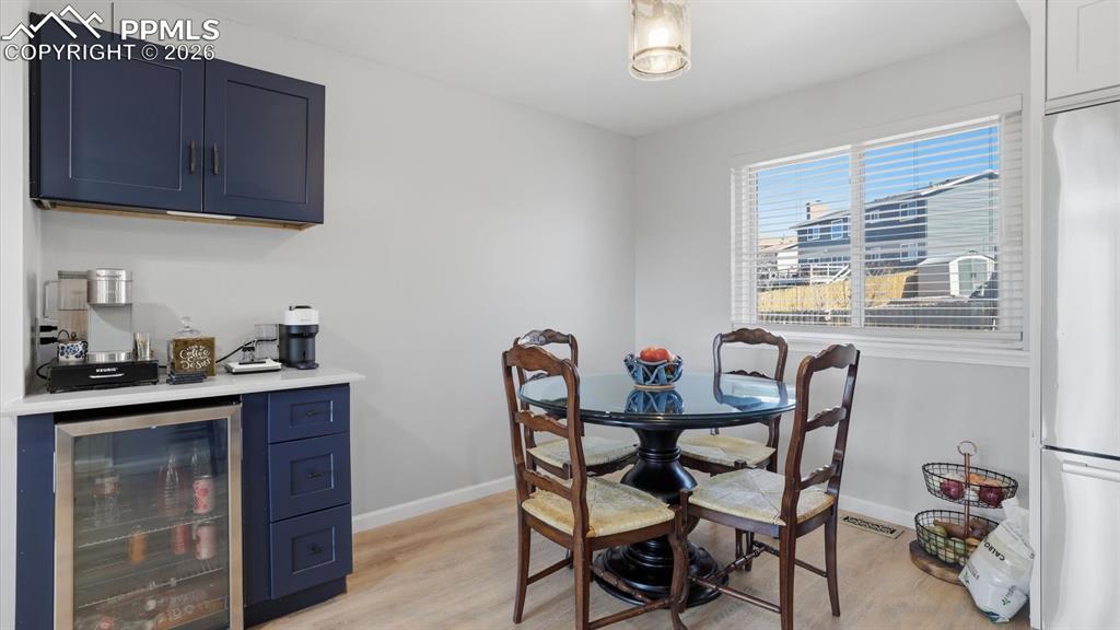 Image 8 of 50: Living Room