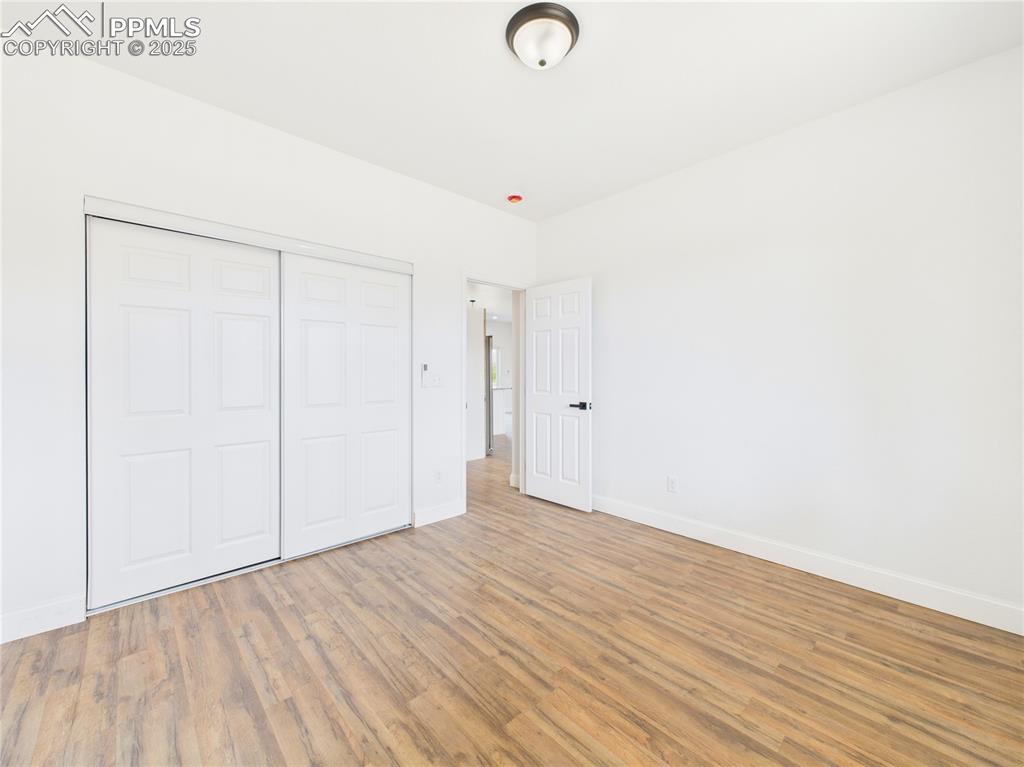 Image 26 of 31: Bedroom