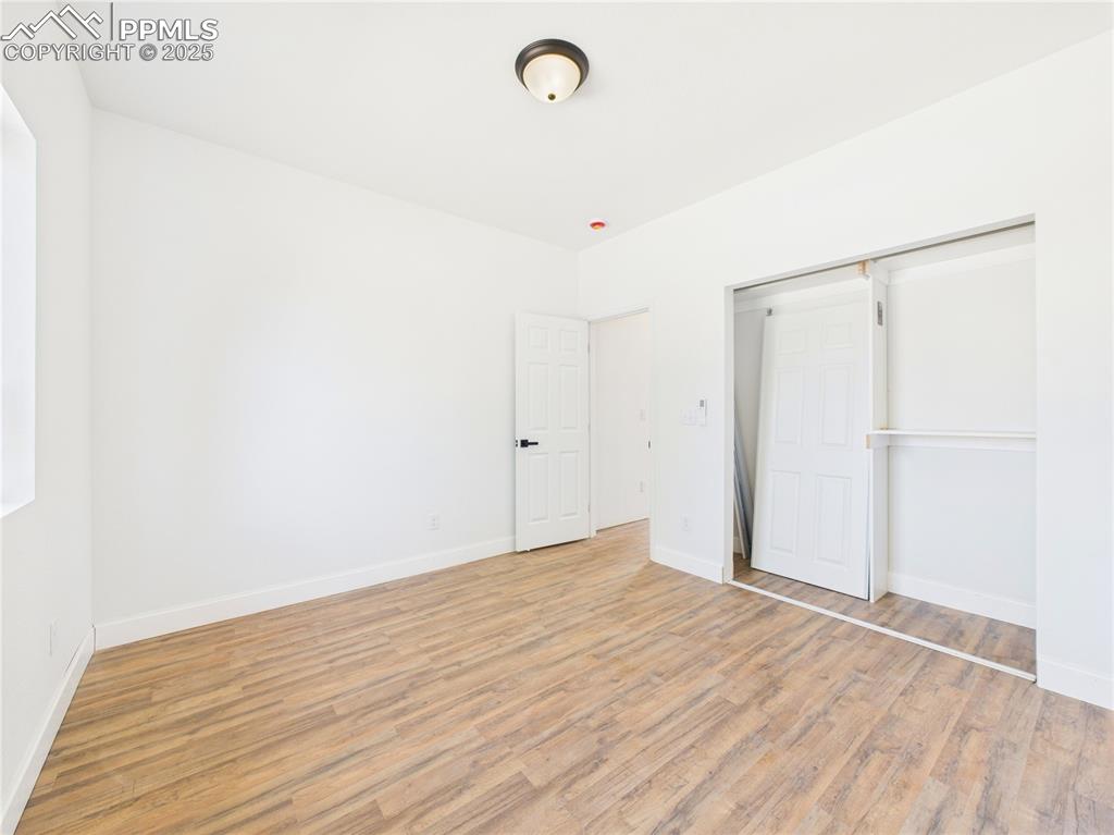 Image 29 of 31: Bedroom