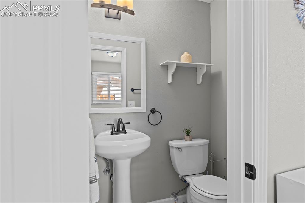 Image 24 of 28: Bathroom