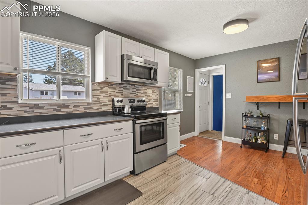 Image 12 of 36: Kitchen