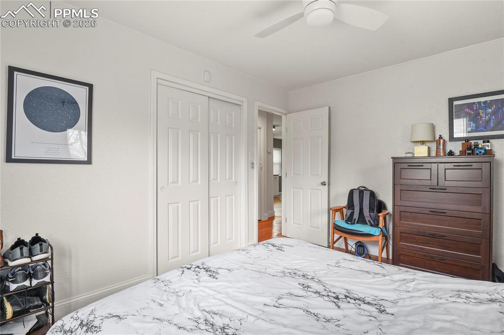 Image 16 of 36: Bedroom