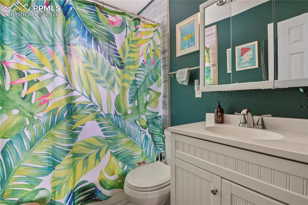 Image 17 of 36: Bathroom