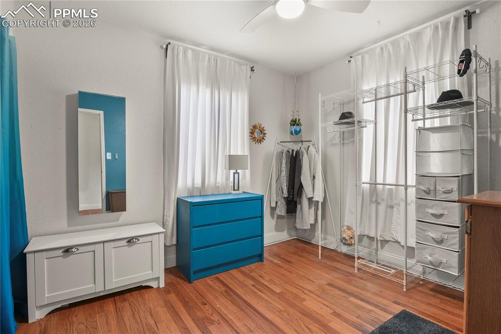 Image 18 of 36: Bedroom