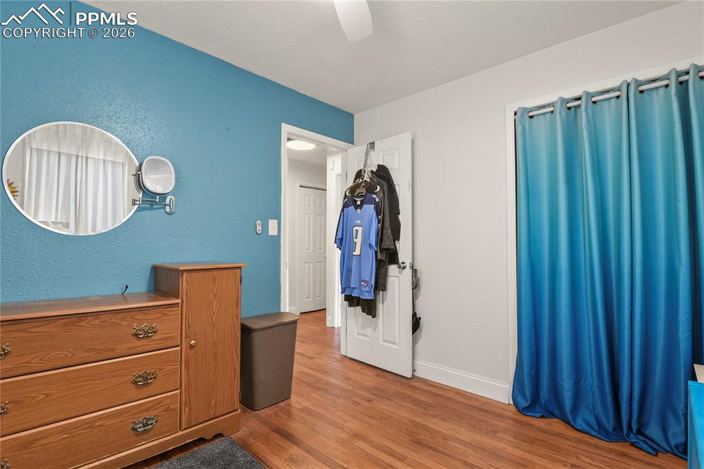 Image 19 of 36: Bedroom