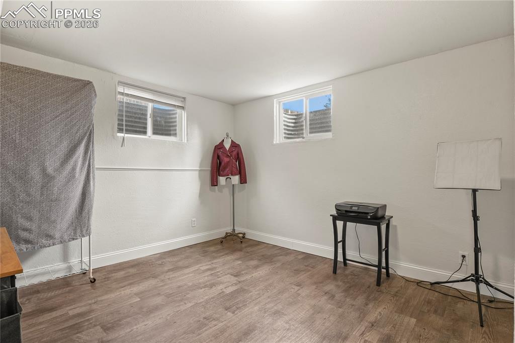 Image 26 of 36: Bedroom