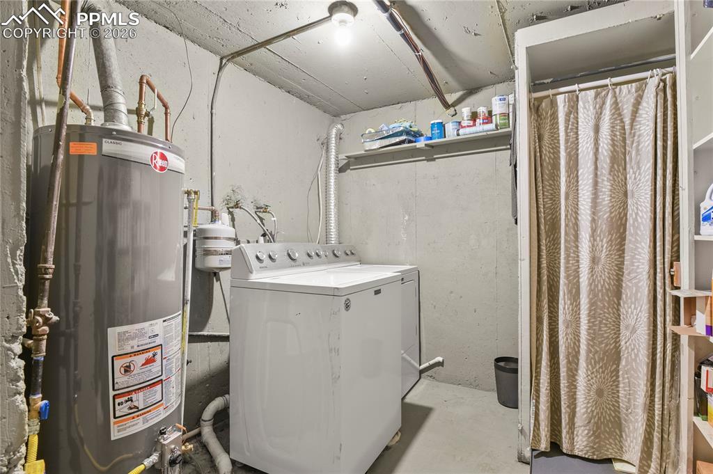 Image 29 of 36: Laundry