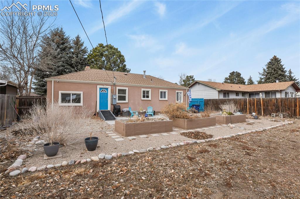 Image 32 of 36: Back of Structure