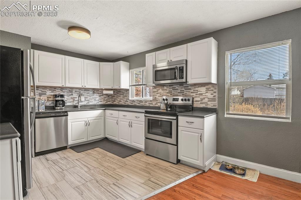 Image 9 of 36: Kitchen