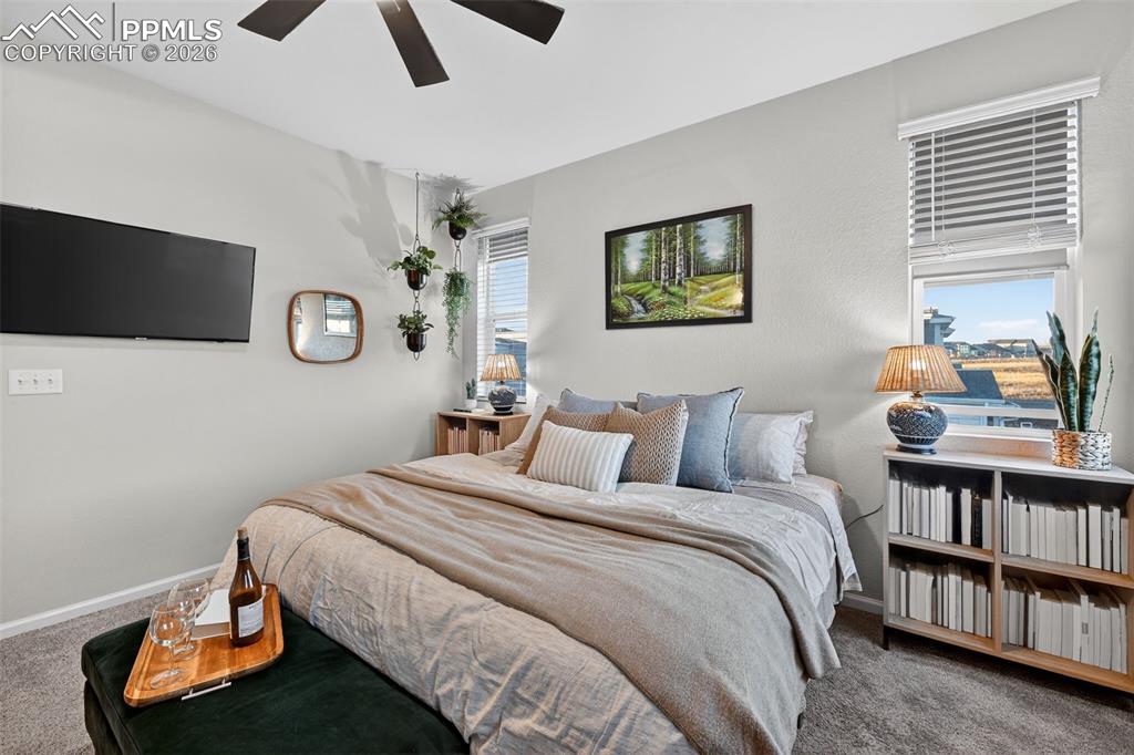 Image 17 of 32: Bedroom