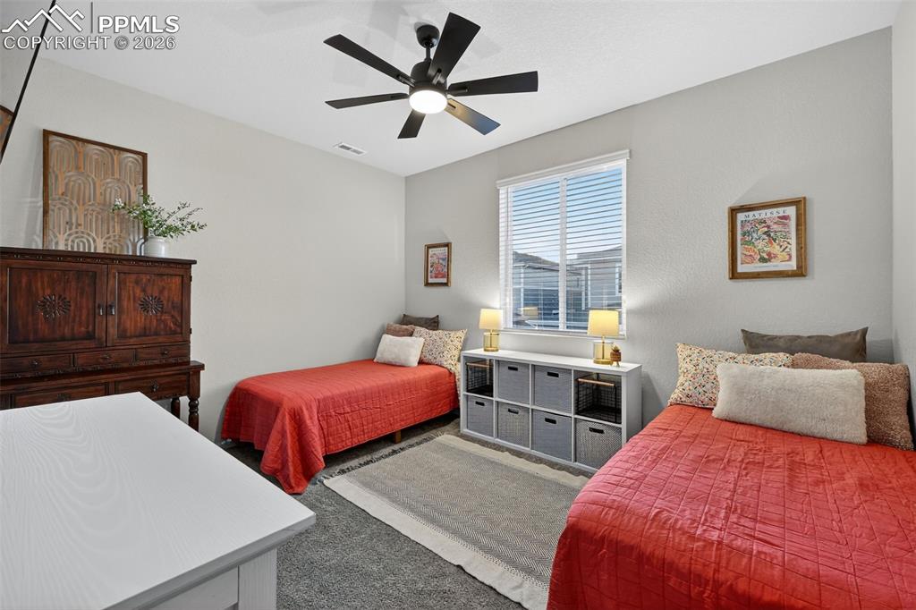 Image 20 of 32: Bedroom