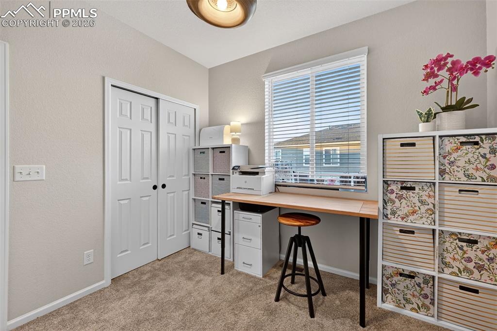 Image 21 of 32: Office