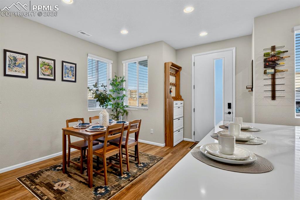 Image 6 of 32: Dining Area