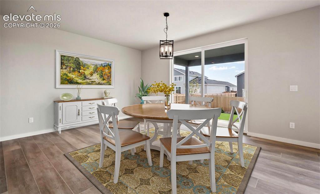 Image 4 of 25: Dining Area