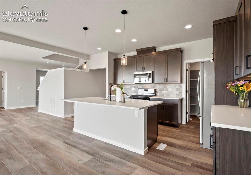 Image 5 of 25: Kitchen