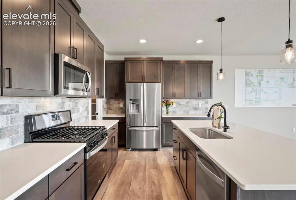 Image 6 of 25: Kitchen