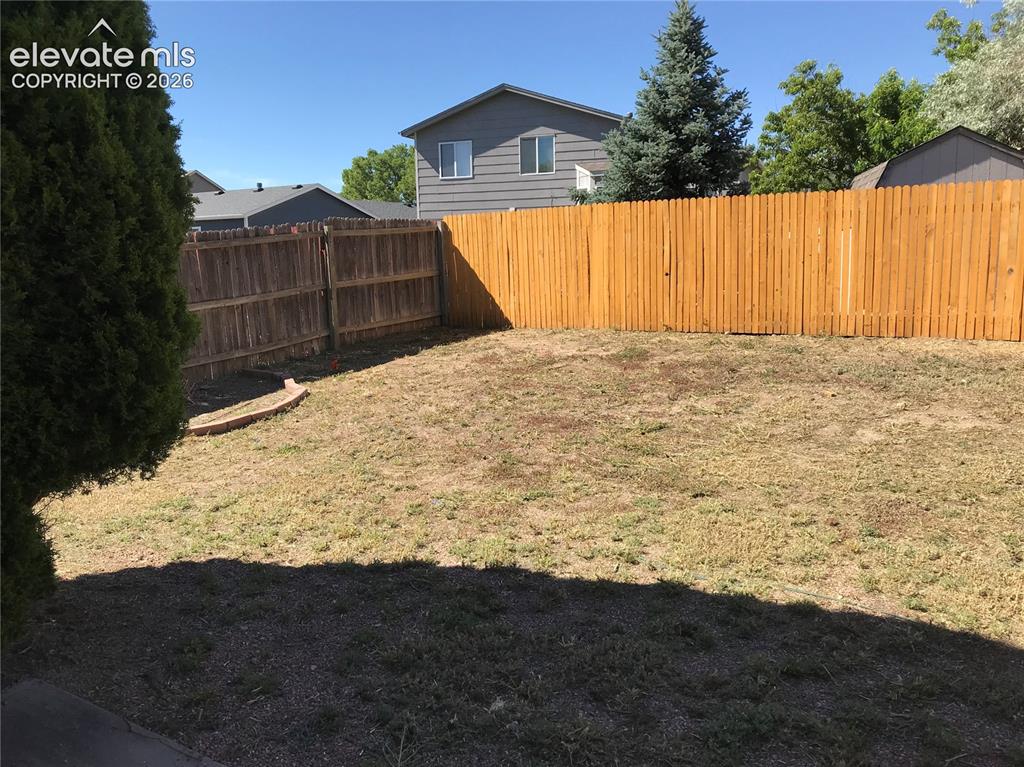 Image 14 of 16: Yard