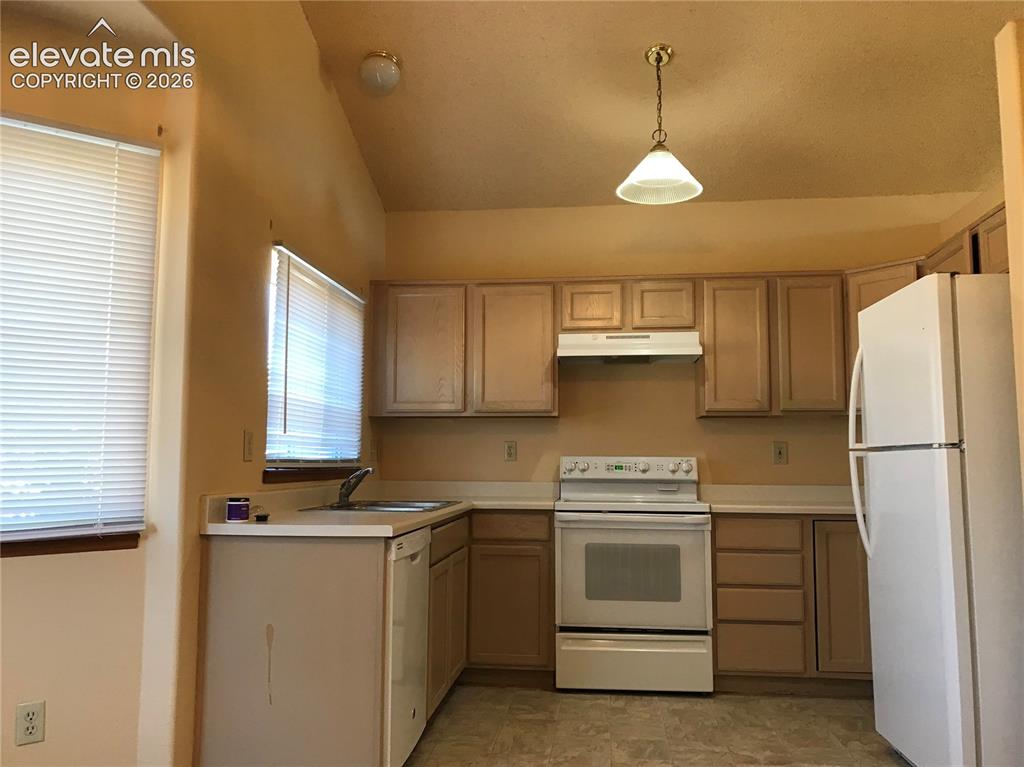 Image 2 of 16: Kitchen