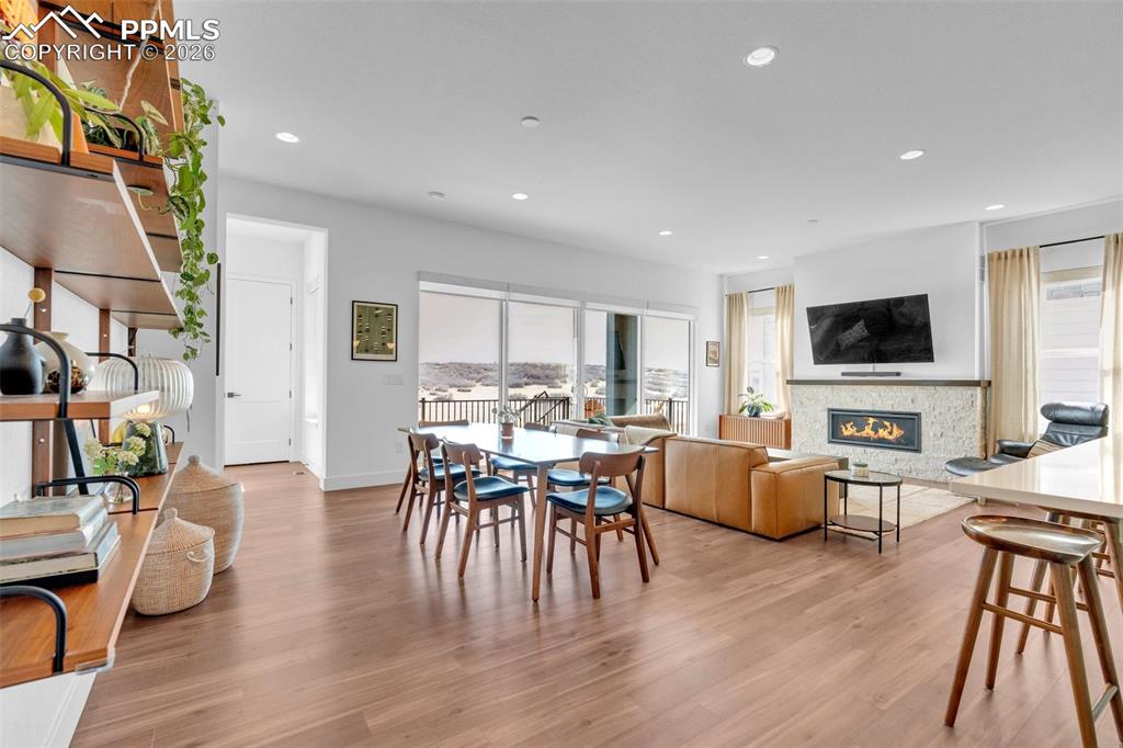 Image 14 of 50: Dining Area