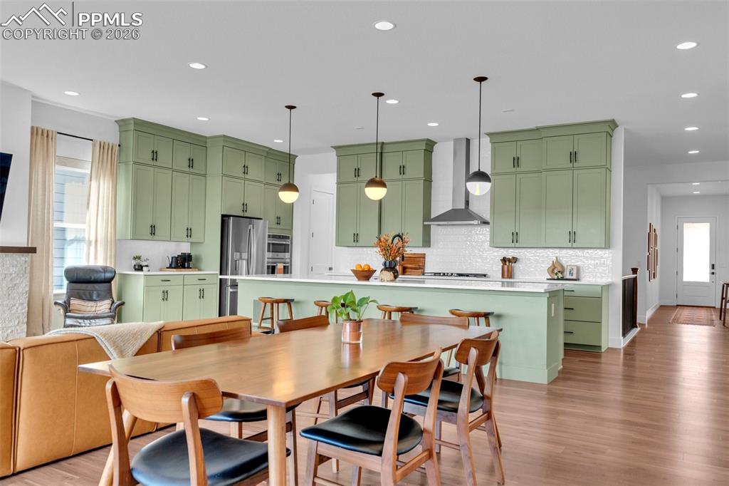 Image 16 of 50: Dining Area