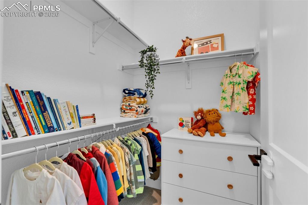 Image 27 of 50: Closet