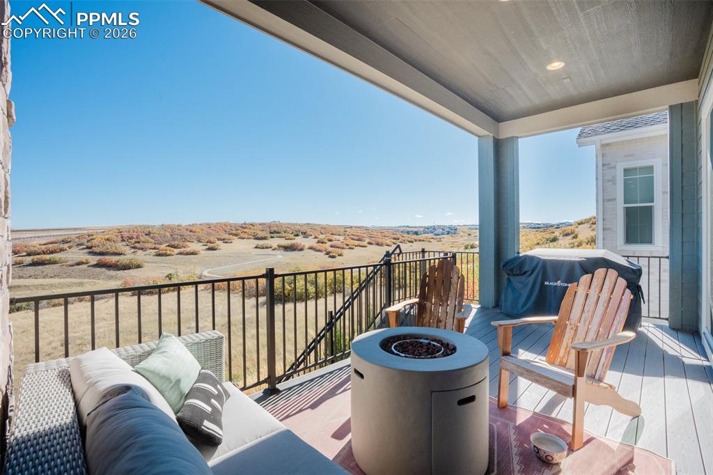 Image 36 of 50: Deck