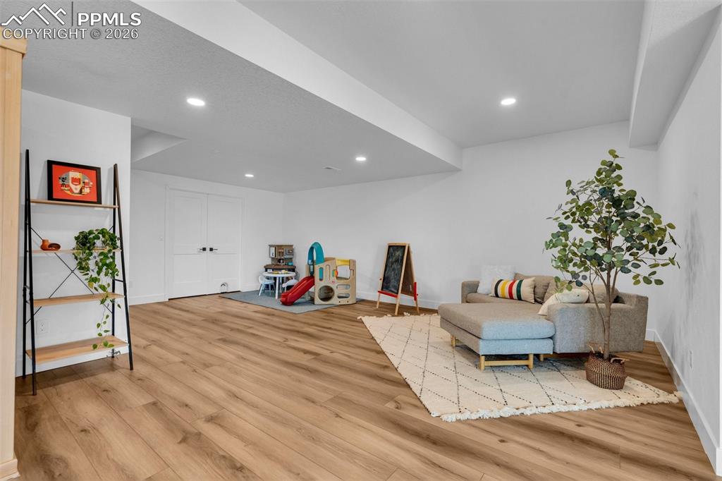 Image 40 of 50: Family Room